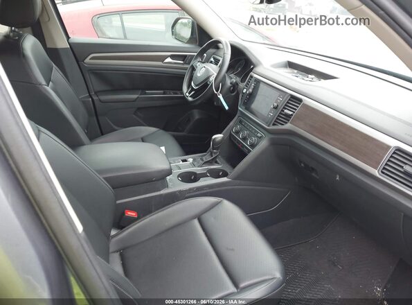 1V2WR2CA2KC605136 2019 VOLKSWAGEN ATLAS Gray Front interior view