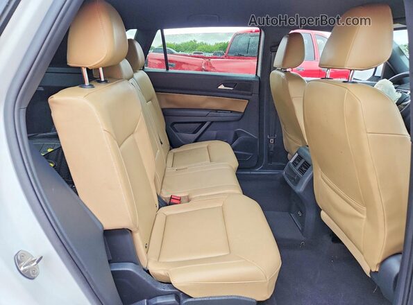 1V2YE2CAXLC229680 2020 VOLKSWAGEN ATLAS White Widok wnętrza z tyłu