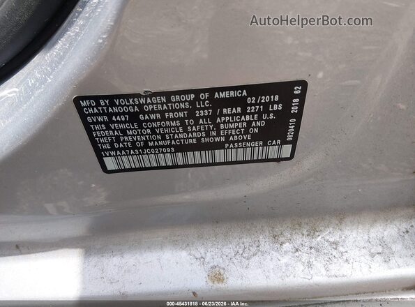 1VWAA7A31JC027093 2018 VOLKSWAGEN PASSAT Silver ძრავის განყოფილების ხედი