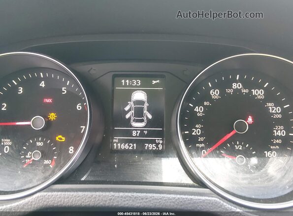 1VWAA7A31JC027093 2018 VOLKSWAGEN PASSAT Silver 