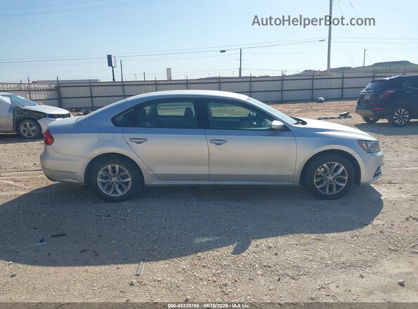 1VWAA7A37JC004045 2018 VOLKSWAGEN PASSAT Silver Սալոնի հետևի տեսք