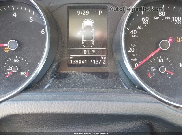 1VWAA7A37JC004045 2018 VOLKSWAGEN PASSAT Silver 