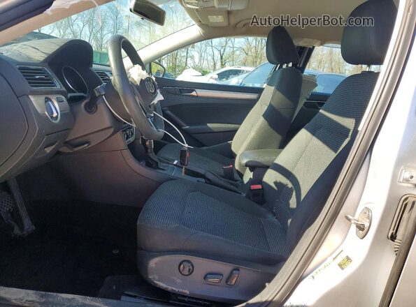 1VWAA7A39JC016083 2018 VOLKSWAGEN PASAAT Silver 