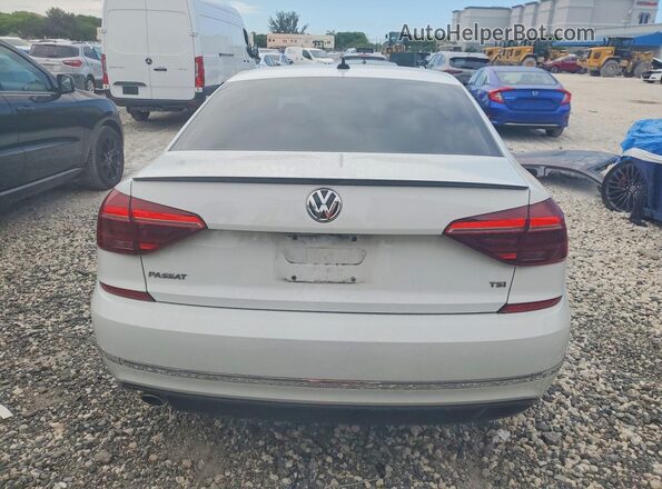 1VWAA7A39JC019811 2018 VOLKSWAGEN PASSAT Белый Вид сзади
