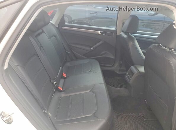 1VWAA7A39JC019811 2018 VOLKSWAGEN PASSAT Белый Вид задних сидений