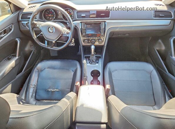 1VWAA7A3XJC017131 2018 VOLKSWAGEN PASSAT Черный Вид панели приборов