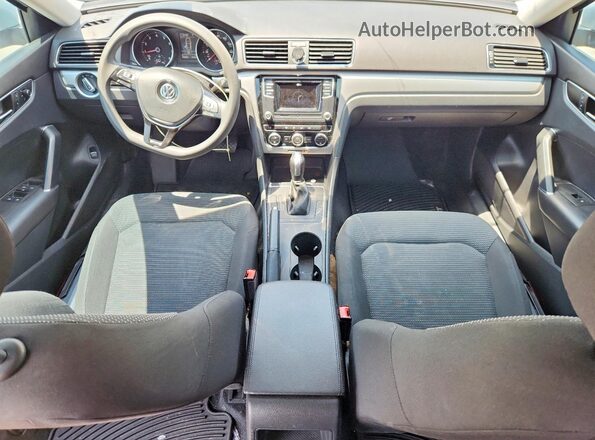 1VWAT7A30HC029504 2017 VOLKSWAGEN PASSAT Silver Առջևի վահանակի տեսք