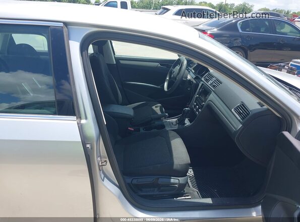 1VWAT7A32HC056171 2017 VOLKSWAGEN PASSAT Silver Vista interior delantera