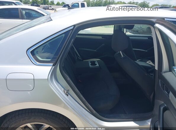 1VWAT7A32HC056171 2017 VOLKSWAGEN PASSAT Silver Vista de la etiqueta del VIN