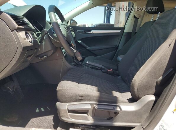 1VWAT7A32HC057045 2017 VOLKSWAGEN PASSAT White Vista interior delantera