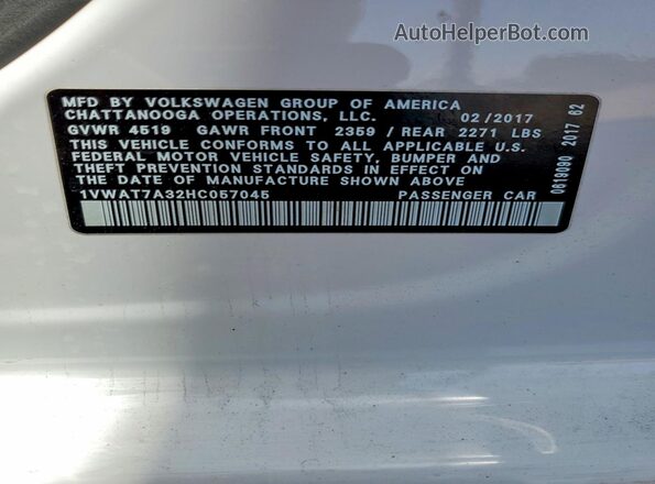 1VWAT7A32HC057045 2017 VOLKSWAGEN PASSAT White Vista del compartimento del motor