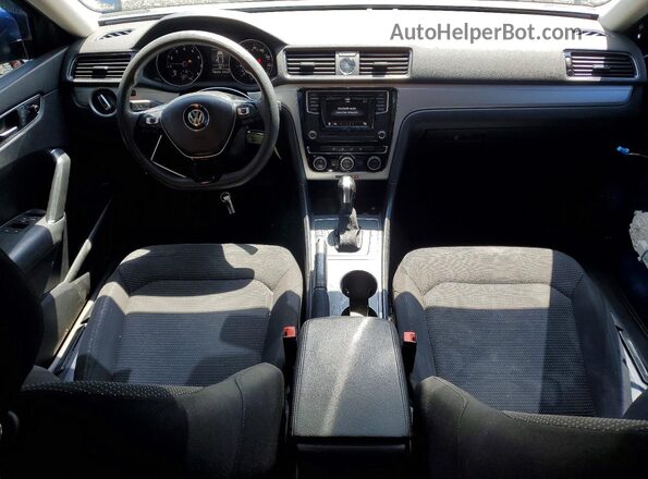 1VWAT7A33HC021946 2017 VOLKSWAGEN PASSAT Blue Առջևի վահանակի տեսք