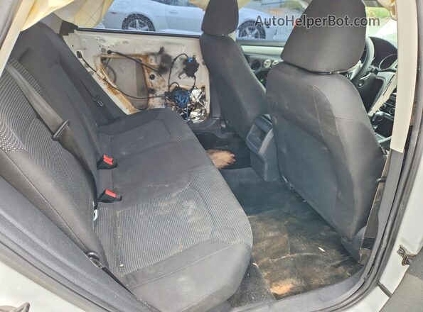 1VWAT7A34HC052896 2017 VOLKSWAGEN PASSAT Белый 