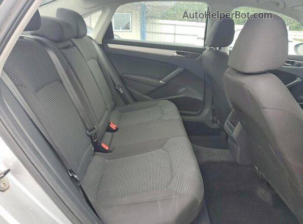 1VWAT7A34HC058567 2017 VOLKSWAGEN PASSAT Silver Вид задніх сидінь