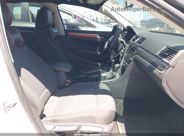 1VWAT7A35GC059452 2016 VOLKSWAGEN PASSAT White Front interior view