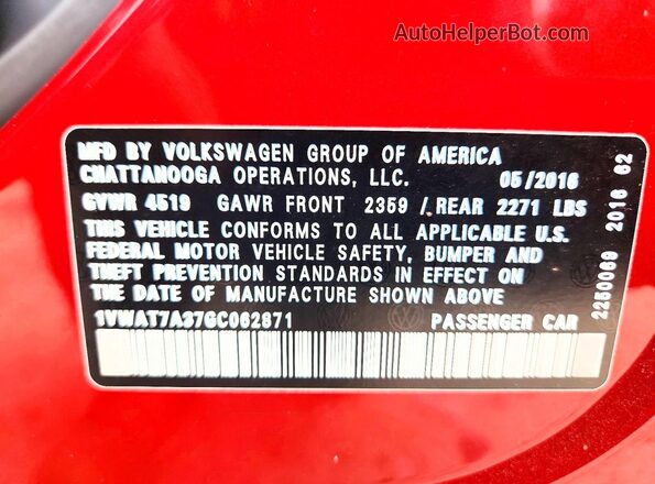 1VWAT7A37GC062871 2016 VOLKSWAGEN PASSAT Red Widok komory silnika