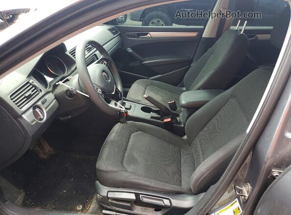 1VWAT7A37HC053296 2017 VOLKSWAGEN PASSAT Gray Front interior view