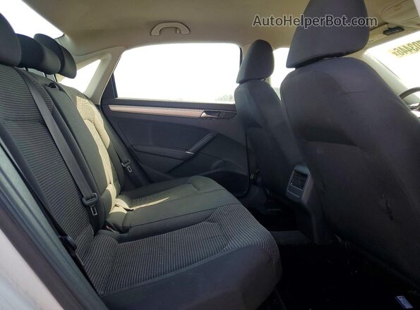 1VWAT7A38HC005113 2017 VOLKSWAGEN PASSAT Белый 