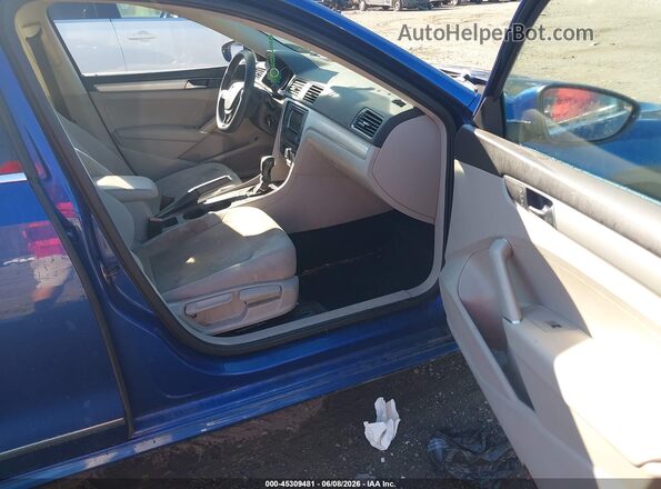 1VWAT7A38HC014989 2017 VOLKSWAGEN PASSAT Blue Front interior view