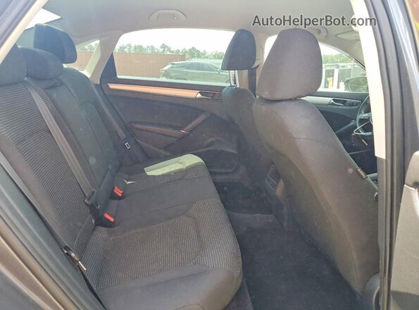 1VWAT7A38HC072763 2017 VOLKSWAGEN PASSAT Silver Widok tylnych siedzeń