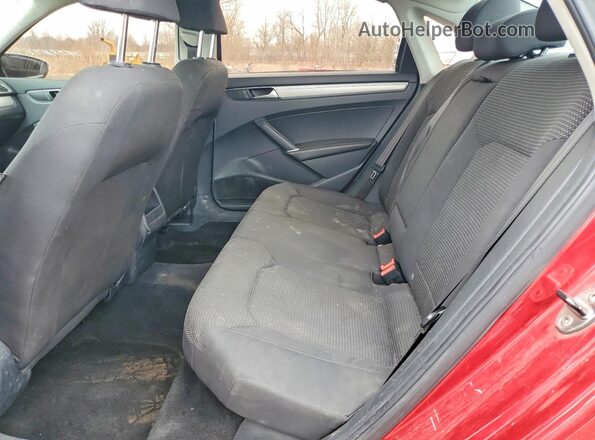 1VWAT7A39GC032982 2016 VOLKSWAGEN PASSAT Maroon Rear seats view