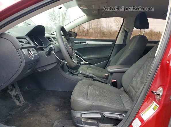 1VWAT7A39GC032982 2016 VOLKSWAGEN PASSAT Maroon Front interior view