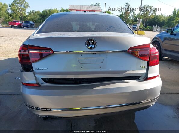 1VWAT7A39HC043692 2017 VOLKSWAGEN PASSAT Silver 