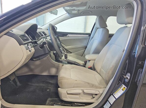 1VWAT7A39HC083075 2017 VOLKSWAGEN PASSAT Black 