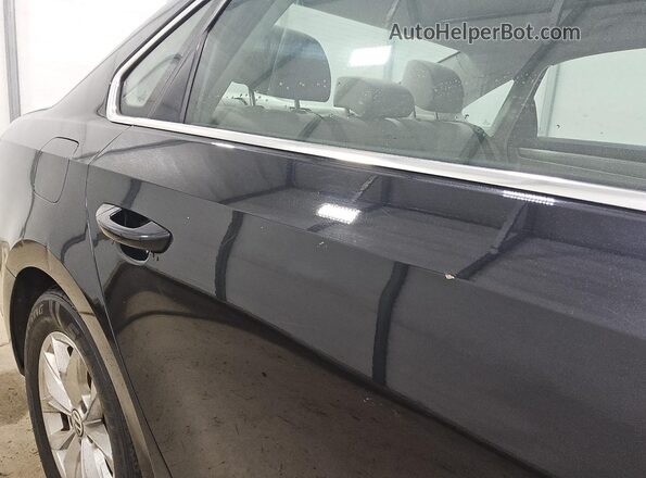 1VWAT7A39HC083075 2017 VOLKSWAGEN PASSAT Black 