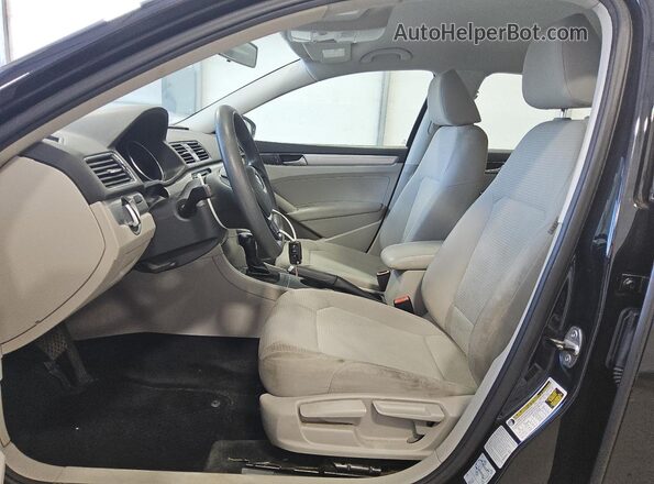 1VWAT7A39HC083075 2017 VOLKSWAGEN PASSAT Black 