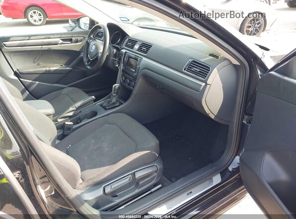 1VWAT7A3XGC045997 2016 VOLKSWAGEN PASSAT Black Widok wnętrza z przodu
