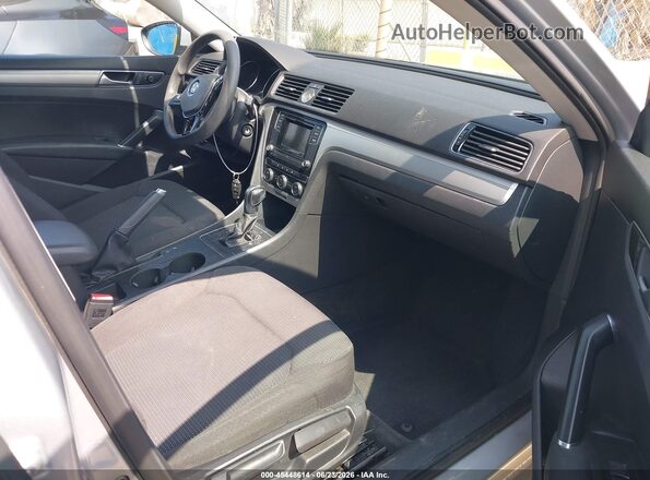 1VWAT7A3XGC049287 2016 VOLKSWAGEN PASSAT Silver Սալոնի դիմացի տեսք