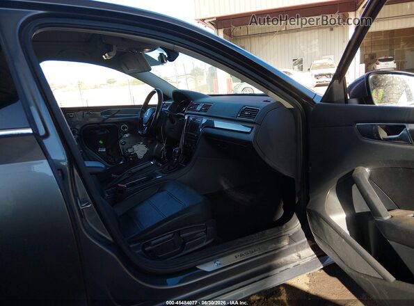 1VWBA7A31JC024148 2018 VOLKSWAGEN PASSAT Серый Вид салона спереди