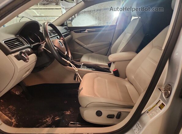 1VWBA7A34JC047231 2018 VOLKSWAGEN PASSAT Silver წინა სალონის ხედი