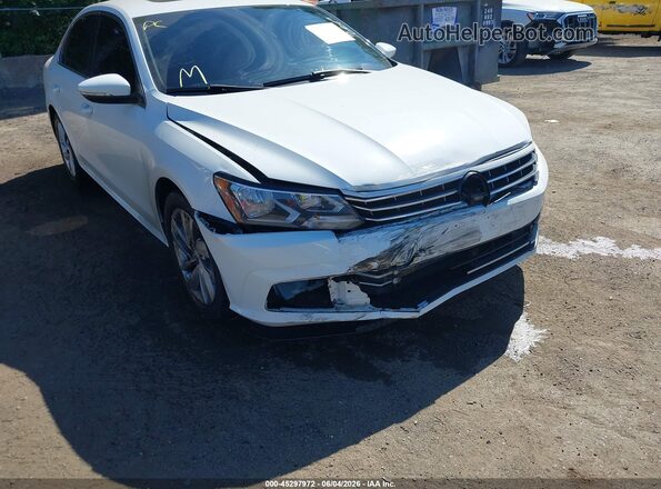 1VWBA7A35JC002959 2018 VOLKSWAGEN PASSAT White Widok z przodu