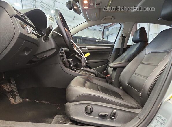 1VWBA7A35JC040319 2018 VOLKSWAGEN PASSAT Silver წინა სალონის ხედი