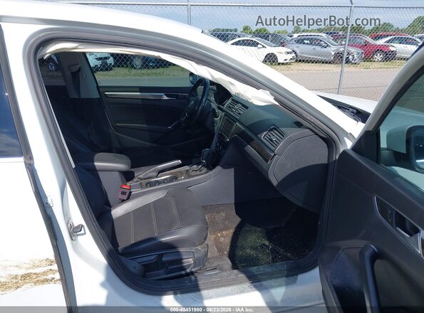 1VWBA7A36JC007894 2018 VOLKSWAGEN PASSAT White Vista interior delantera
