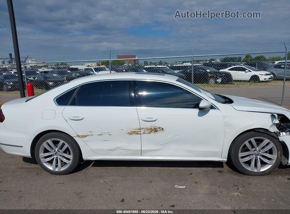 1VWBA7A36JC007894 2018 VOLKSWAGEN PASSAT White Vista interior trasera