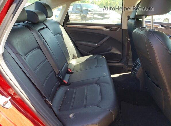 1VWBA7A36JC032603 2018 VOLKSWAGEN PASSAT Red Vista de los asientos traseros