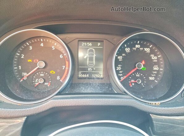 1VWBA7A36JC032603 2018 VOLKSWAGEN PASSAT Red Vista del cuadro de instrumentos