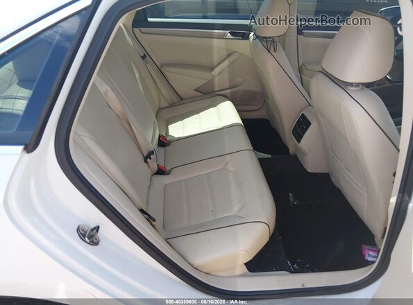 1VWBS7A37GC039906 2016 VOLKSWAGEN PASSAT White VIN կոդի պիտակի տեսք