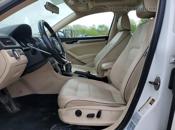 1VWBT7A30HC001092 2017 VOLKSWAGEN PASSAT White Սալոնի դիմացի տեսք