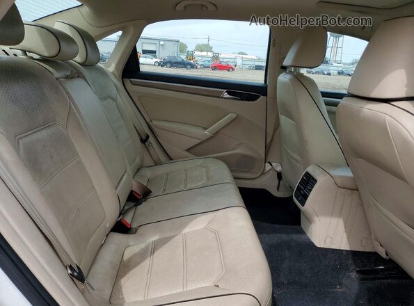 1VWBT7A30HC001092 2017 VOLKSWAGEN PASSAT White Հետևի նստատեղերի տեսք