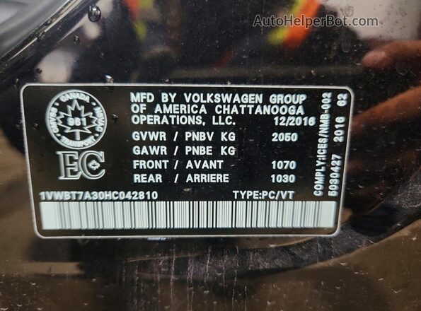 1VWBT7A30HC042810 2017 VOLKSWAGEN PASSAT Черный 