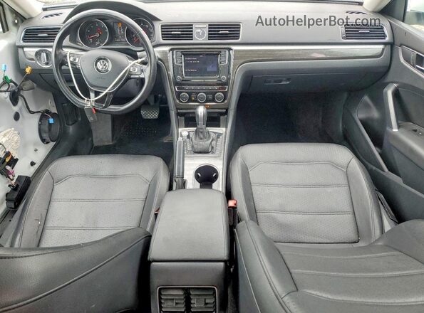 1VWBT7A33HC024172 2017 VOLKSWAGEN PASSAT Белый Вид панели приборов