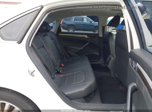 1VWBT7A36GC034760 2016 VOLKSWAGEN PASSAT White 