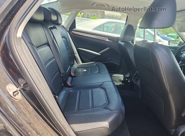 1VWBT7A37HC044330 2017 VOLKSWAGEN PASSAT Black 
