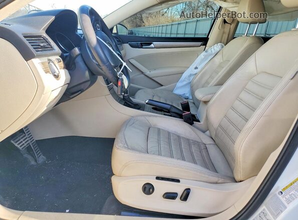 1VWCS7A36GC018923 2016 VOLKSWAGEN PASSAT White Vista interior delantera