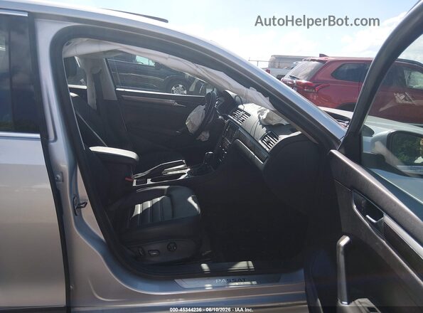 1VWCT7A30HC073088 2017 VOLKSWAGEN PASSAT Серебряный Вид салона спереди