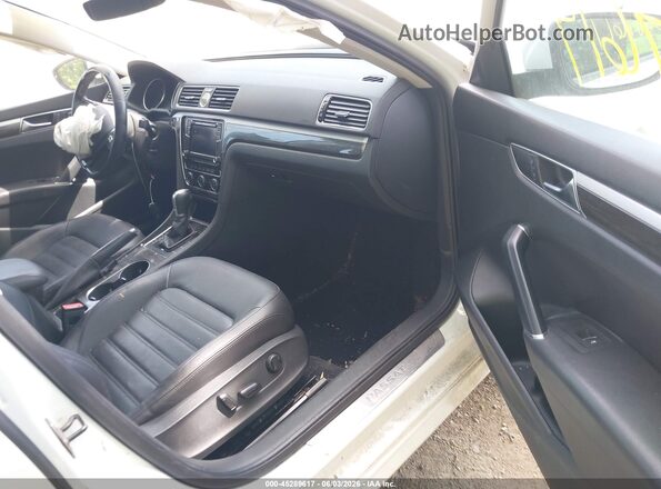 1VWCT7A31HC038267 2017 VOLKSWAGEN PASSAT White Вид салону спереду